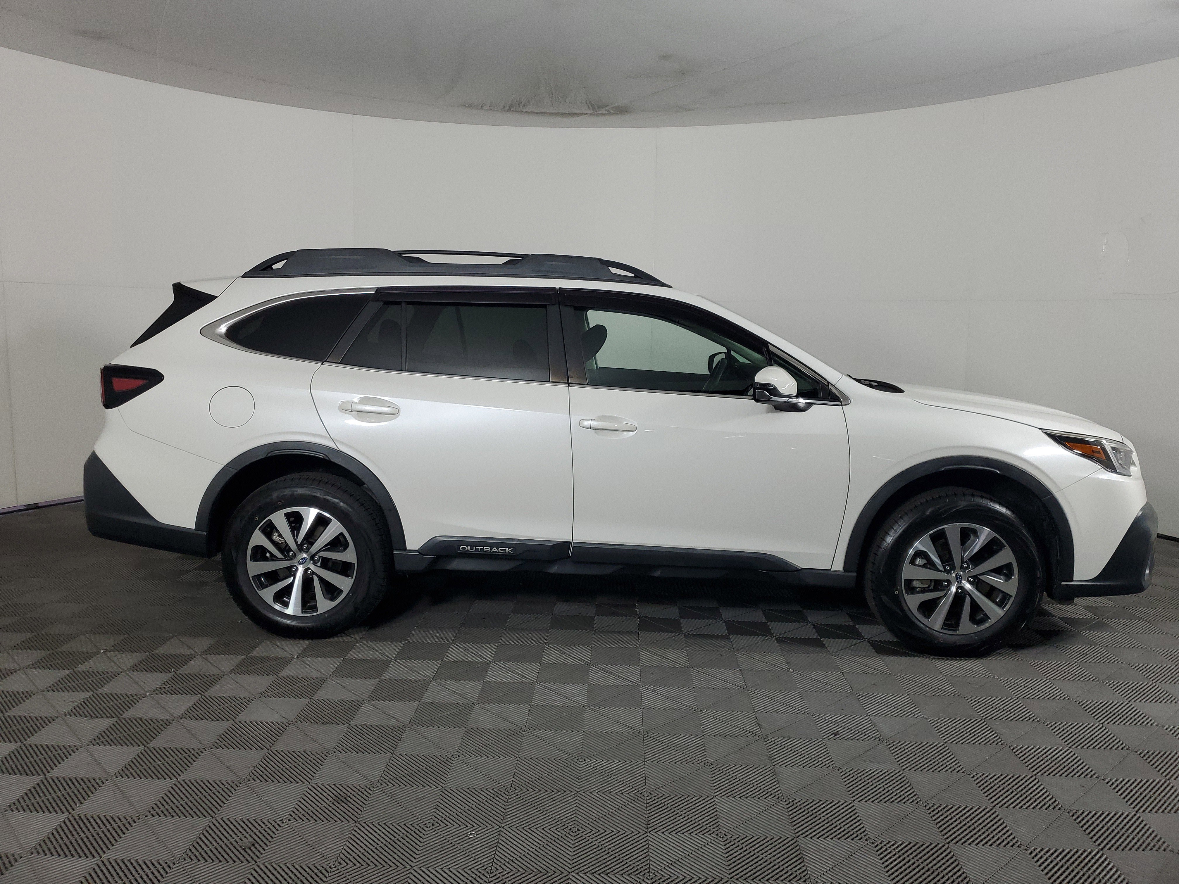 Used 2022 Subaru Outback Premium image 3