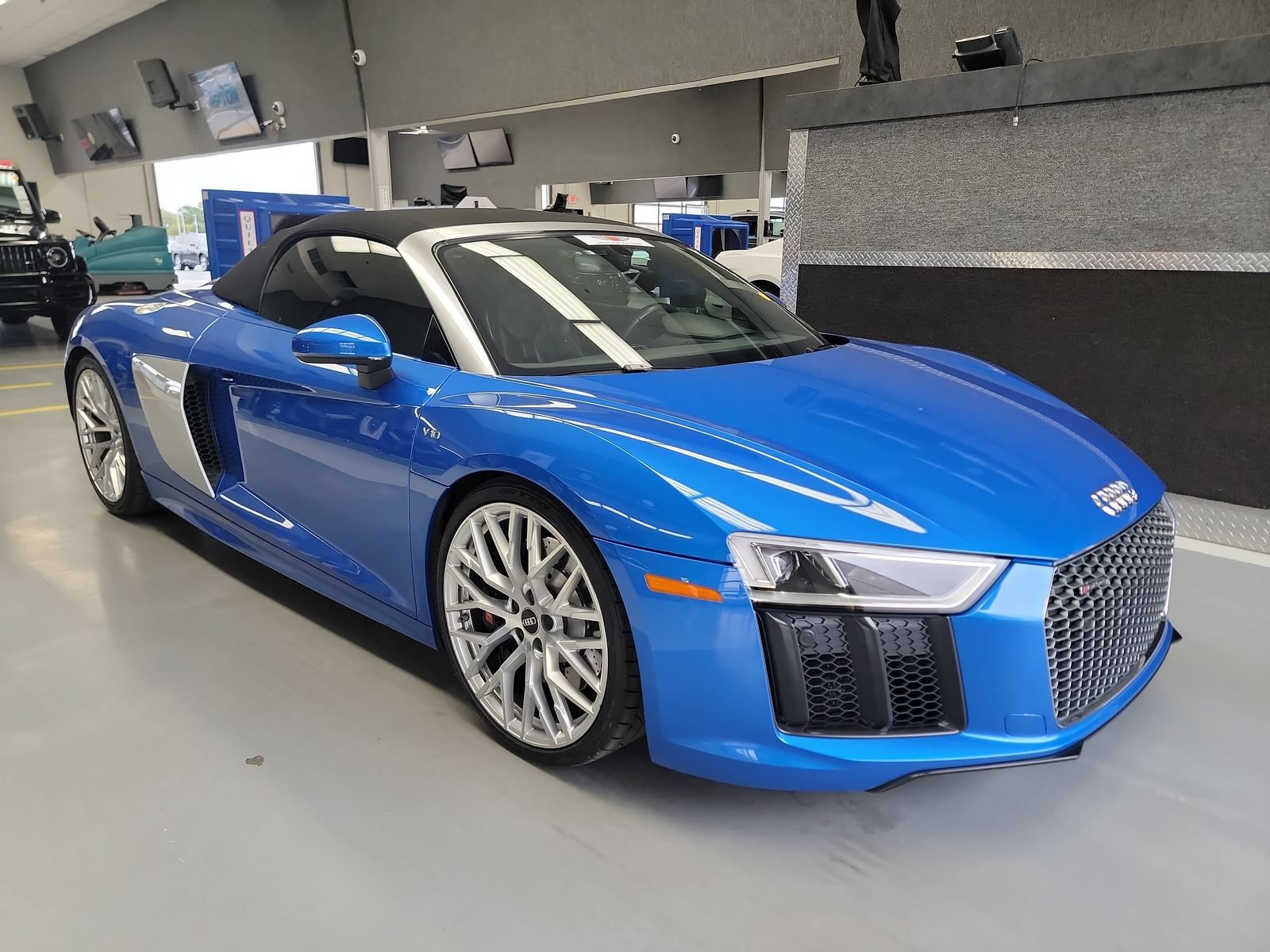 Used 2018 Audi R8 V10 AWD/4WD image 4