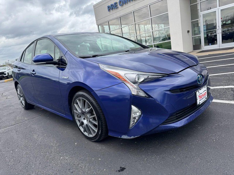 Used 2016 Toyota Prius Three Touring image 2