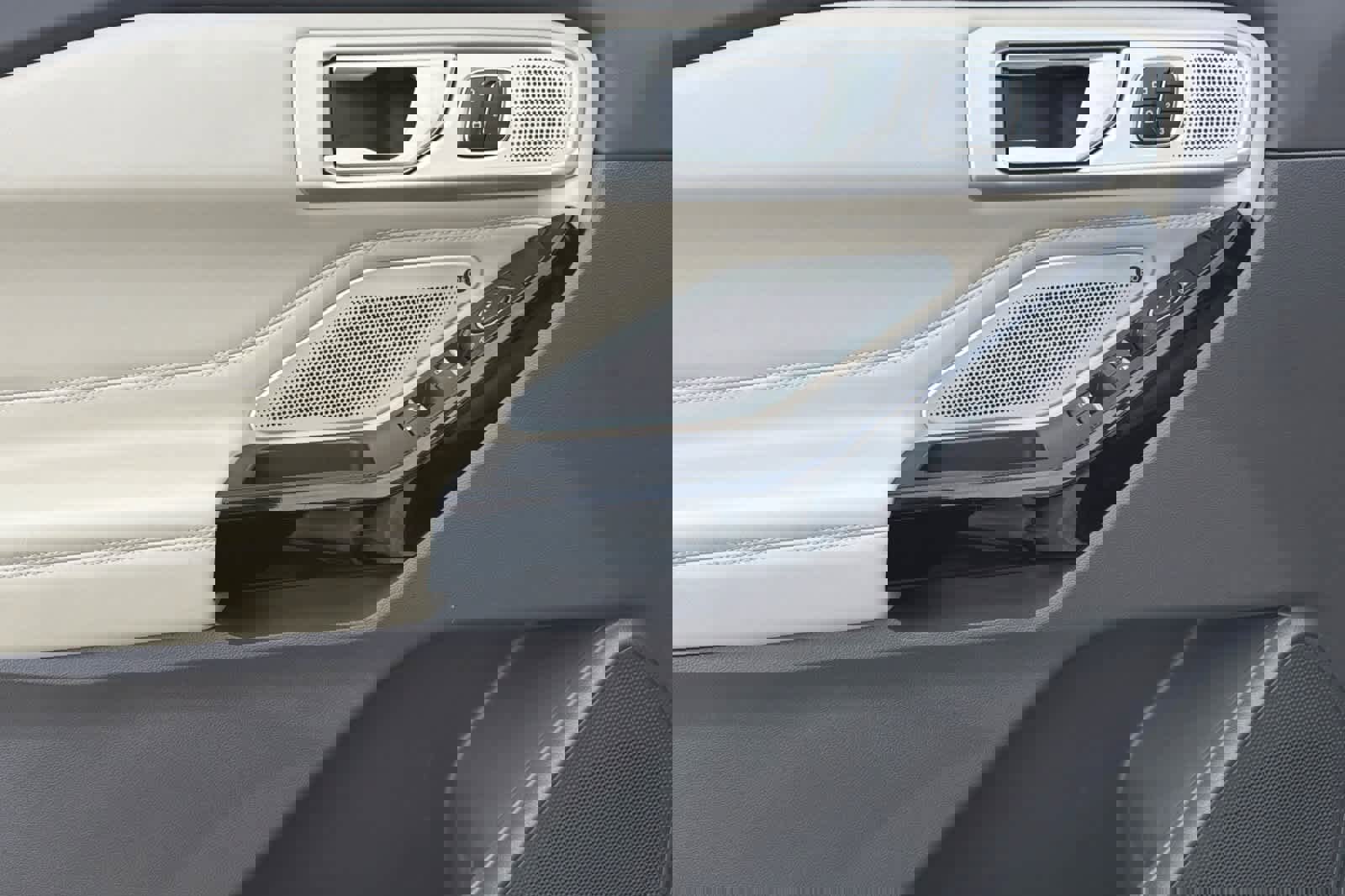 Certified 2022 Ford Explorer Platinum w/ Equipment Group 601A image 12