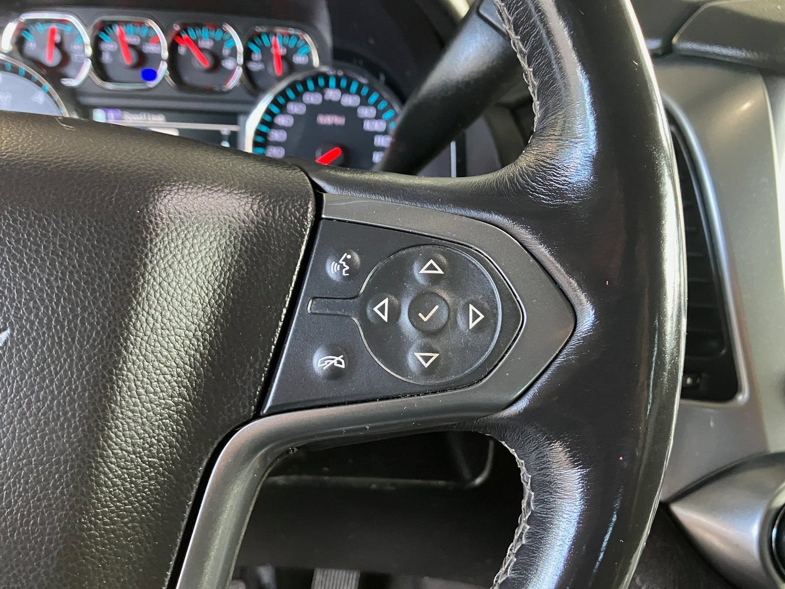 Used 2018 Chevrolet Tahoe Premier w/ RST 6.2L Performance Edition AWD/4WD image 29