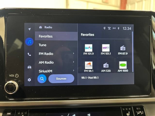Used 2025 Toyota Camry SE w/ Convenience Package AWD/4WD image 23