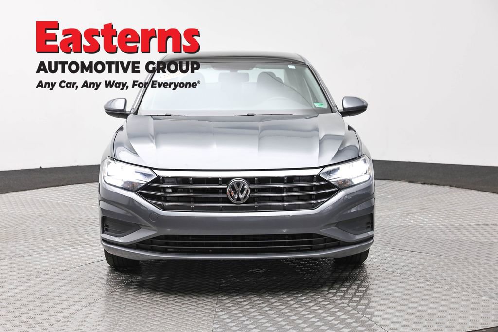 Used 2020 Volkswagen Jetta SE FWD image 2