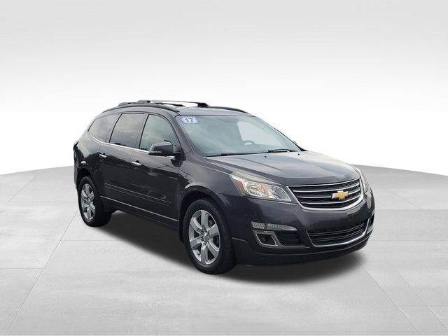 Used 2017 Chevrolet Traverse LT w/ Style and Technology Package FWD image 2