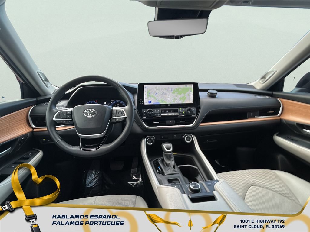 Used 2025 Toyota Grand Highlander AWD image 24
