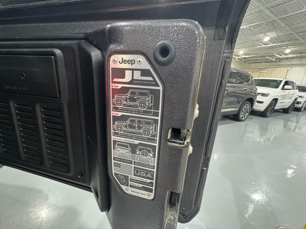 Used 2018 Jeep Wrangler Unlimited Rubicon w/ LED Lighting Group image 33