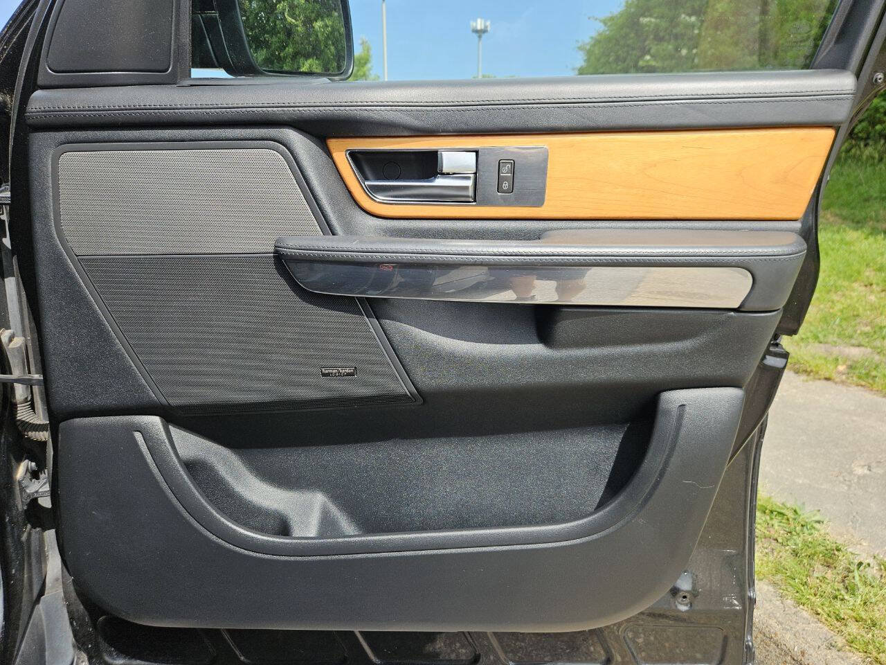 Used 2011 Land Rover Range Rover Sport HSE LUX AWD/4WD image 17