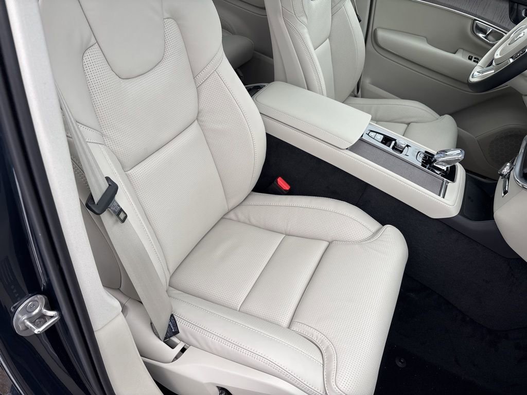 New 2026 Volvo XC90 B6 Ultra w/ Protection Package image 40