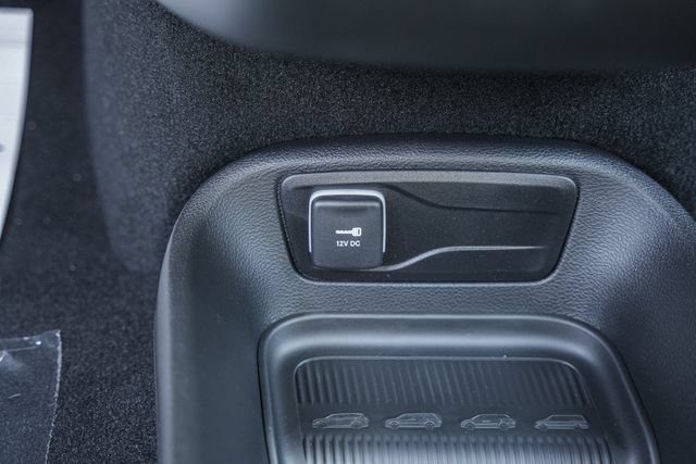 New 2027 Chrysler Pacifica Select FWD image 32