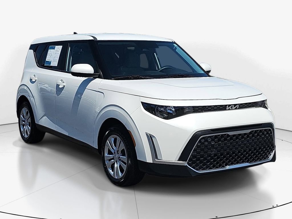 Used 2024 Kia Soul LX FWD image 3