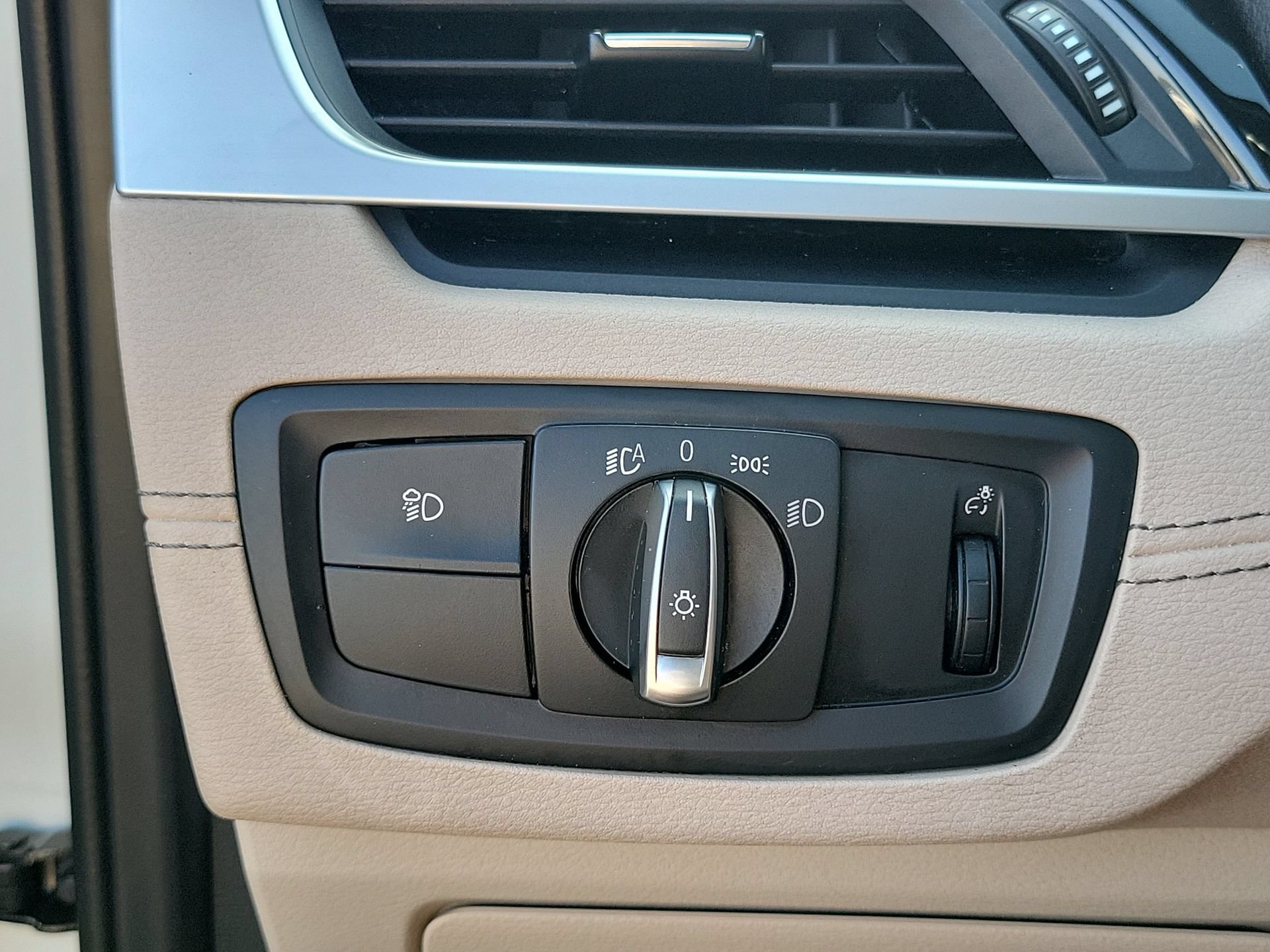 Used 2022 BMW X2 sDrive28i w/ Convenience Package FWD image 9
