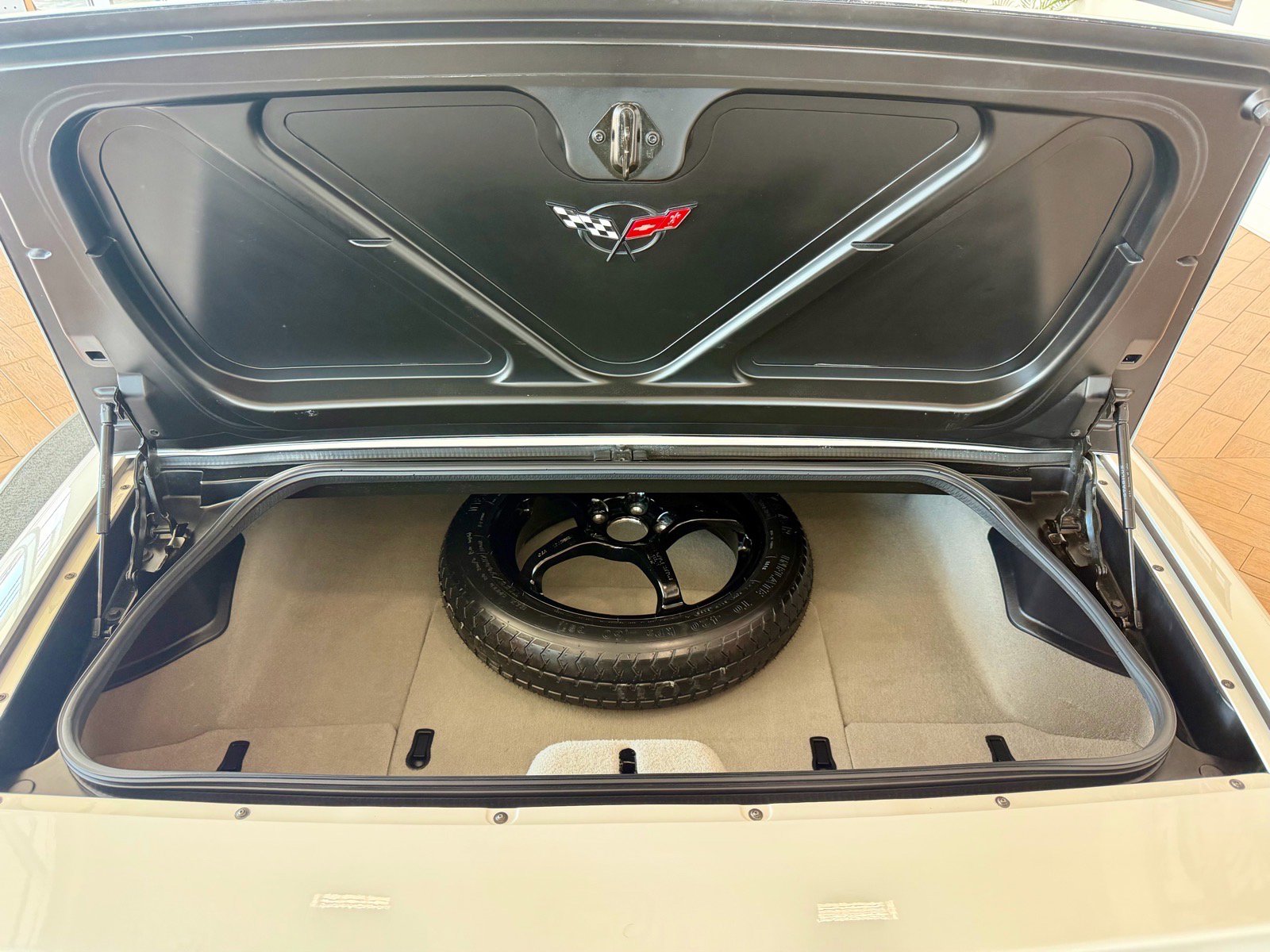 Used 2001 Chevrolet Corvette Convertible w/ Preferred Equipment Group2 image 32