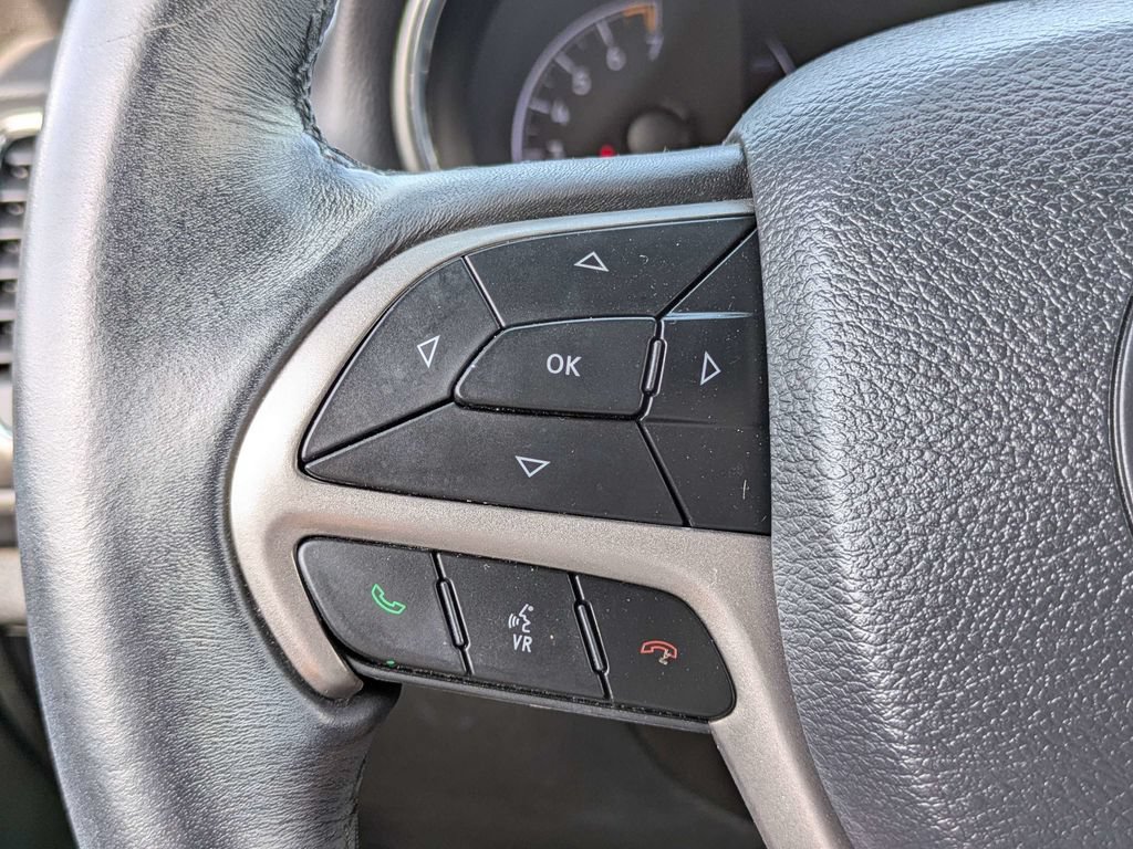Used 2019 Jeep Grand Cherokee Laredo w/ 18" Wheel & 8.4" Radio Group AWD/4WD image 24