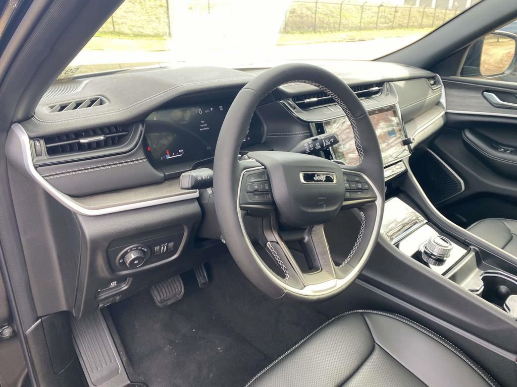 New 2026 Jeep Grand Cherokee Limited w/ Luxury Tech Group II image 16