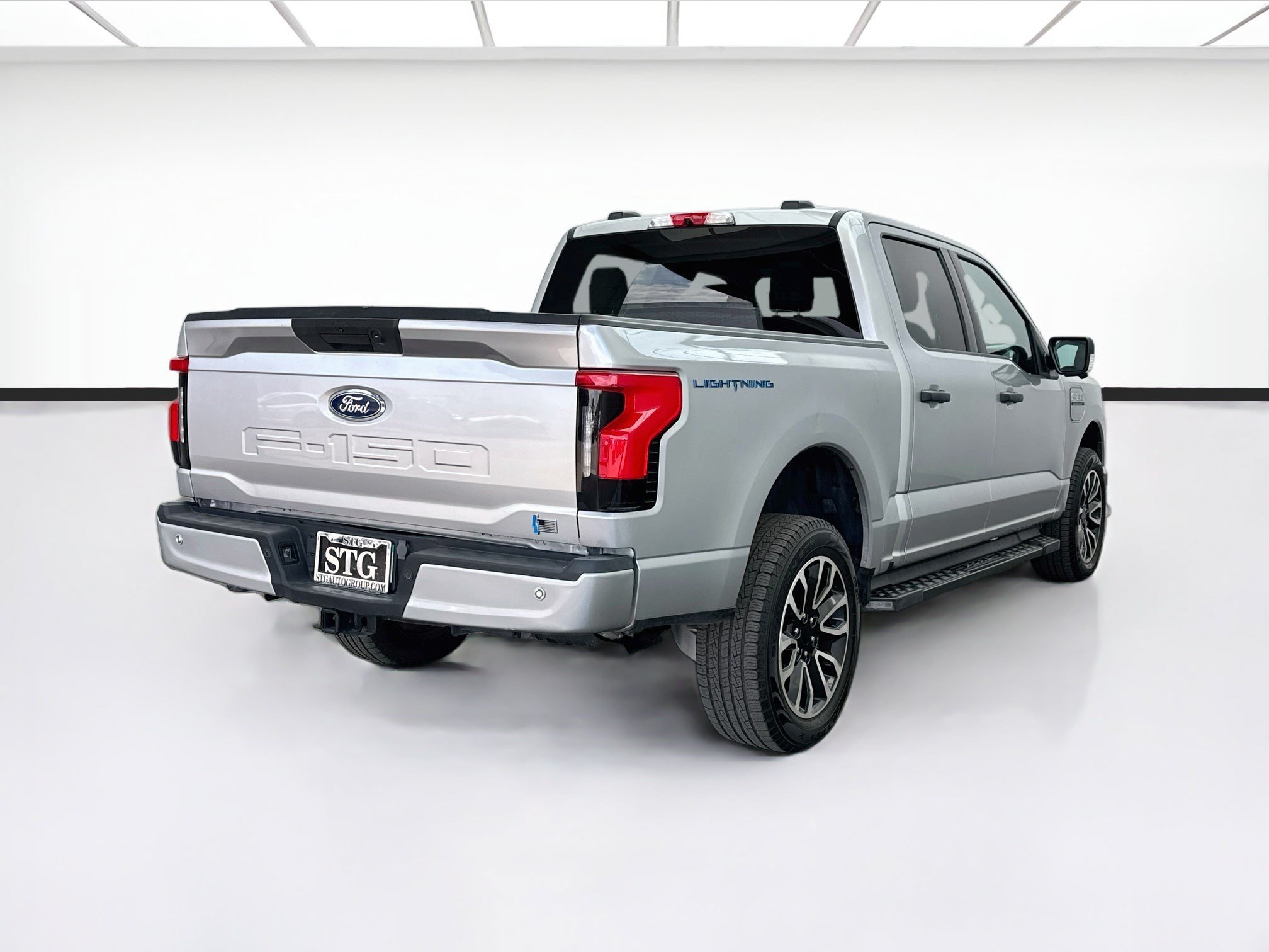 Used 2023 Ford F150 Lightning XLT AWD/4WD image 4