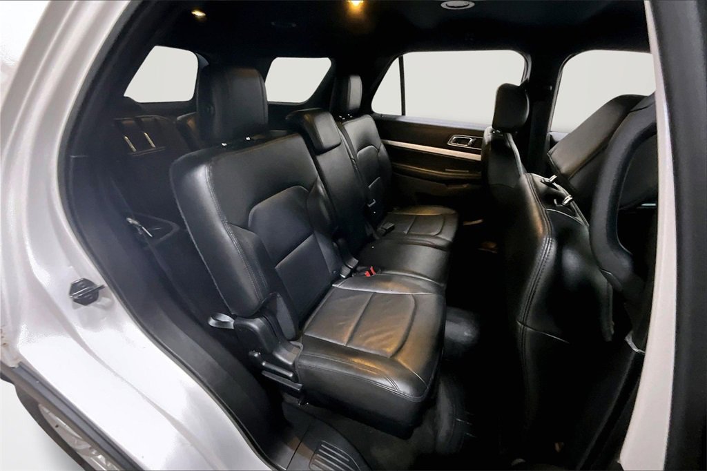 Used 2016 Ford Explorer XLT w/ Equipment Group 202A image 25
