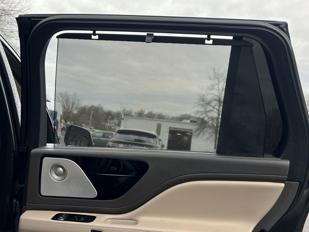 Certified 2022 Lincoln Aviator Reserve w/ Equipment Group 201A image 16