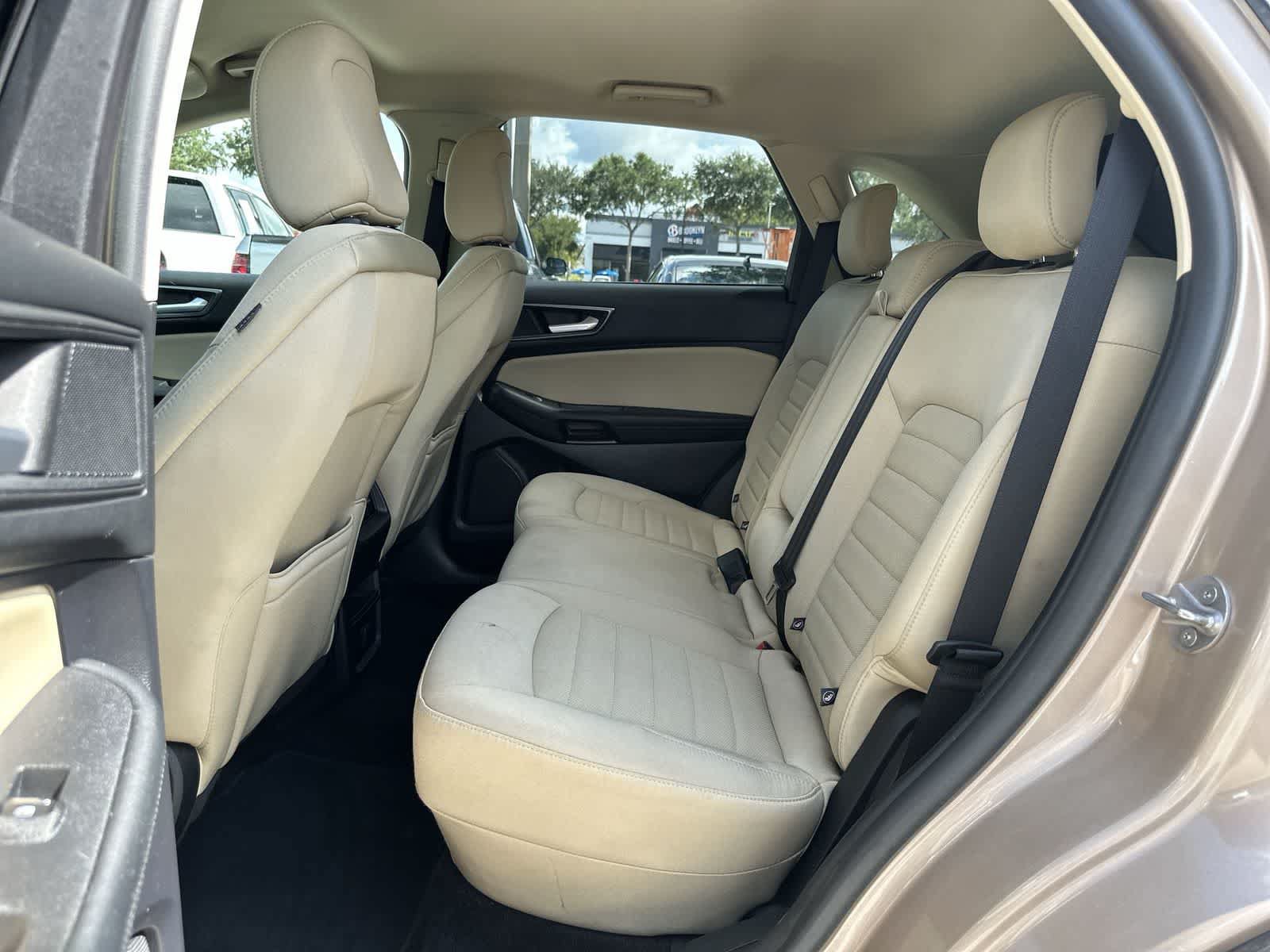 Used 2020 Ford Edge SE FWD image 14