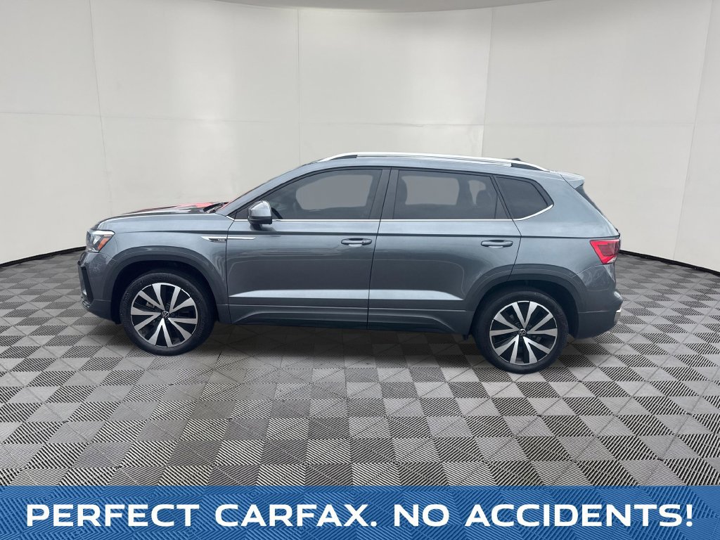 Used 2022 Volkswagen Taos SE w/ Panoramic Sunroof Package AWD/4WD image 3