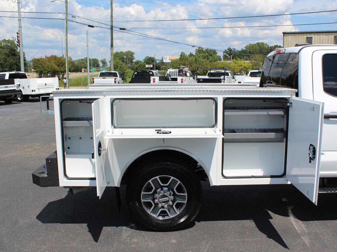 Used 2025 Ford F350 XLT AWD/4WD image 17