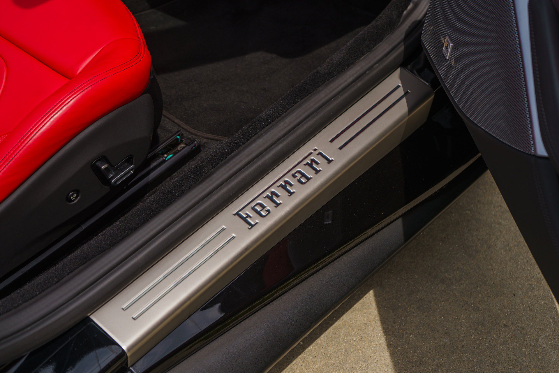Used 2019 Ferrari Portofino RWD image 44