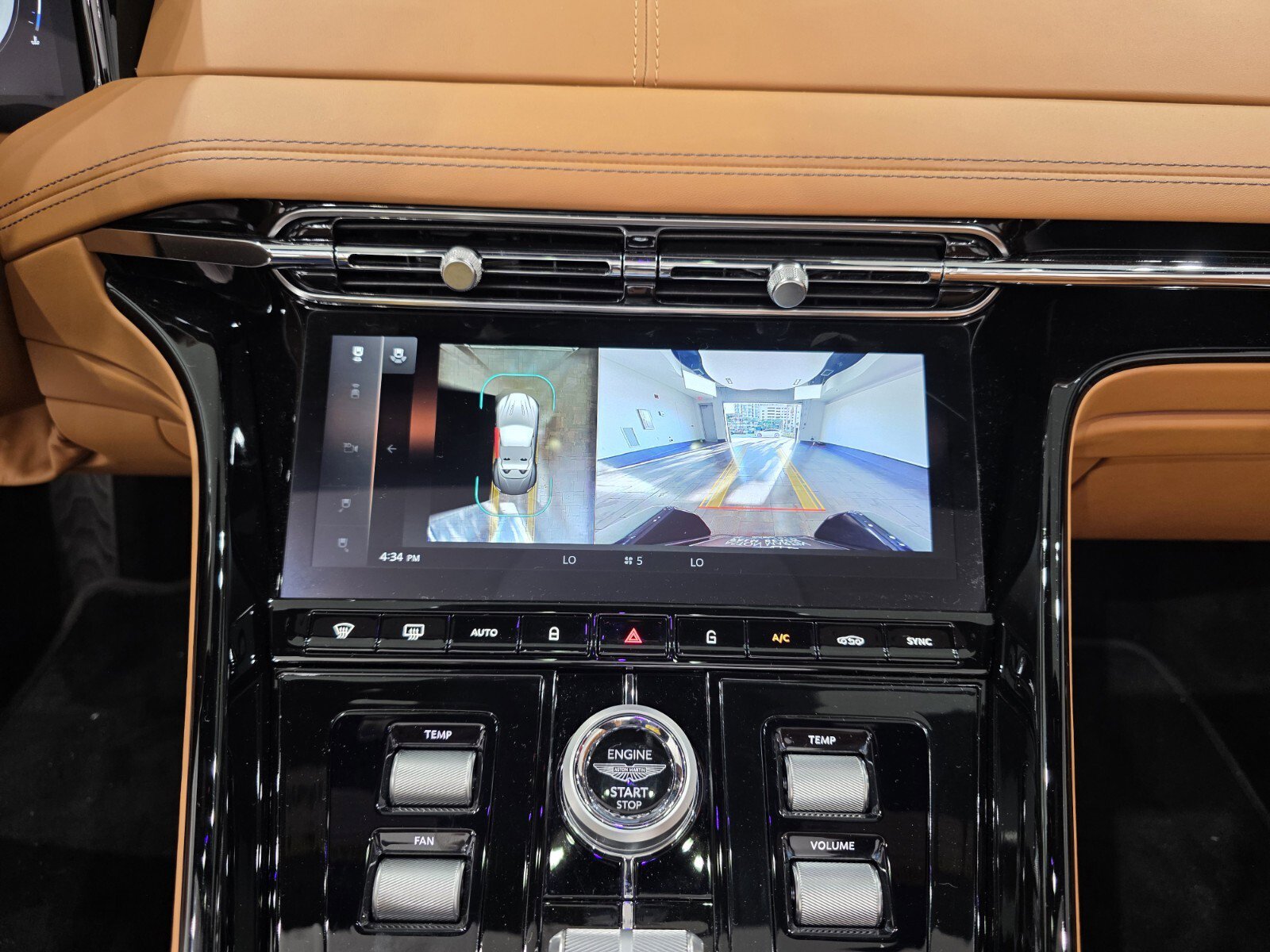 Used 2025 Aston Martin DB12 Convertible image 14