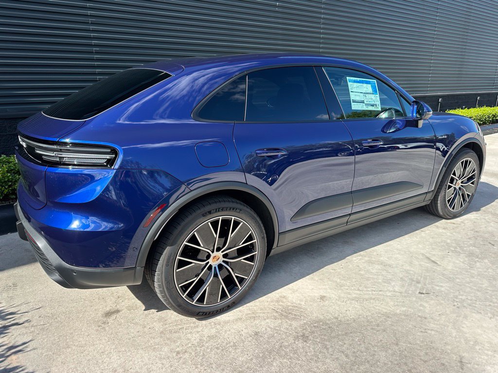 Used 2026 Porsche Macan 4 Electric AWD/4WD image 9