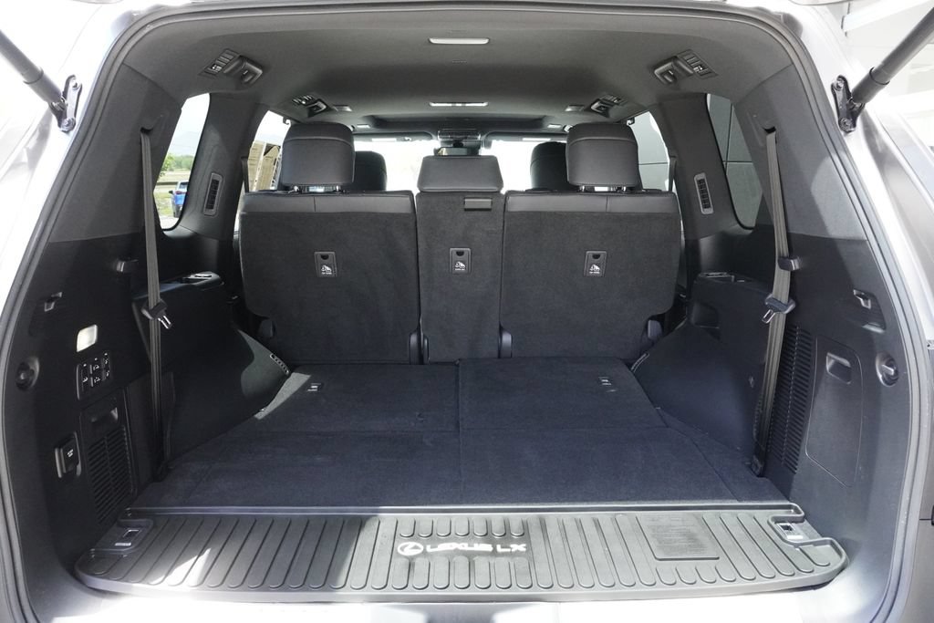 Used 2023 Lexus LX 600 4WD w/ Appearance Package image 31