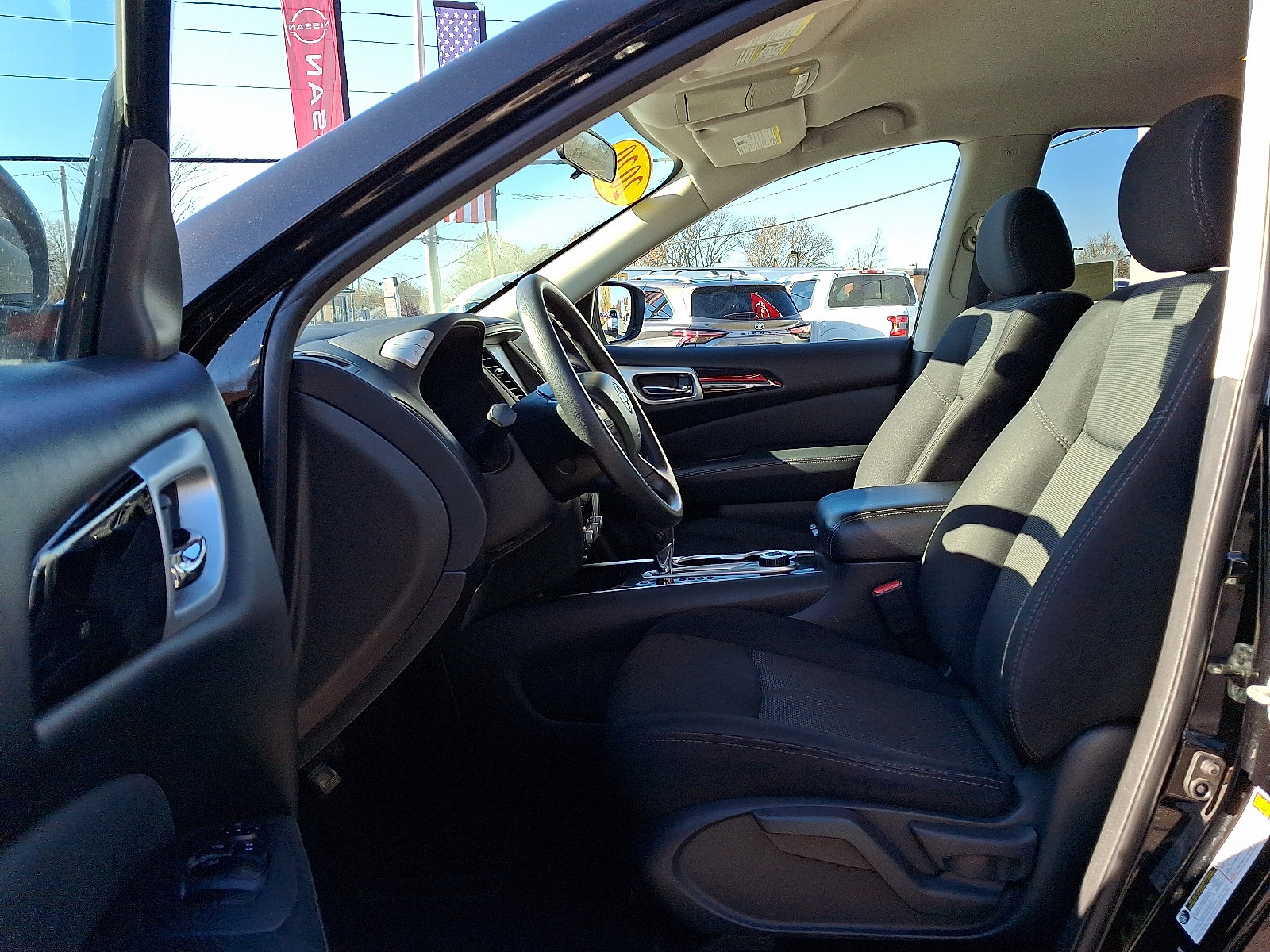 Used 2020 Nissan Pathfinder S image 15