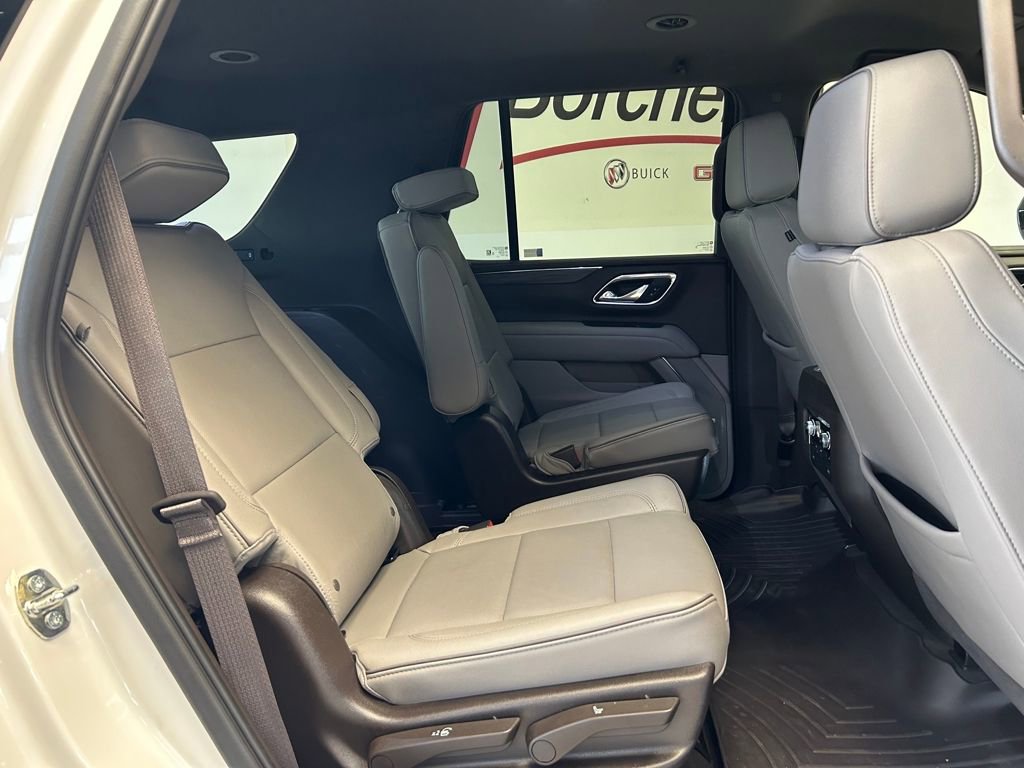 Used 2023 GMC Yukon SLT w/ SLT Luxury Package image 25