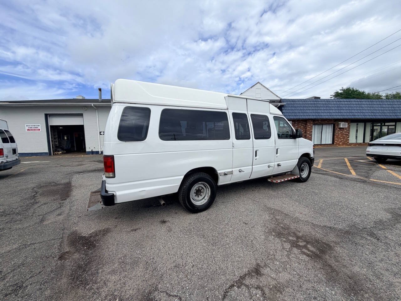 Used 2014 Ford E-250 and Econoline 250 Extended w/ Power Group RWD image 42