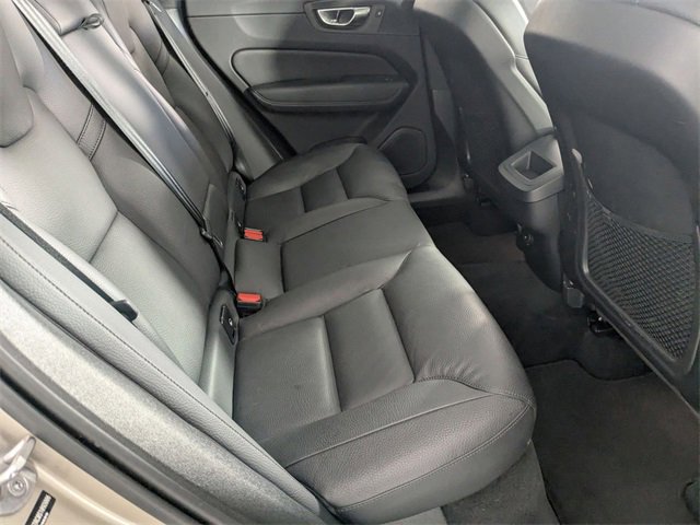 Used 2025 Volvo XC60 B5 Plus image 32
