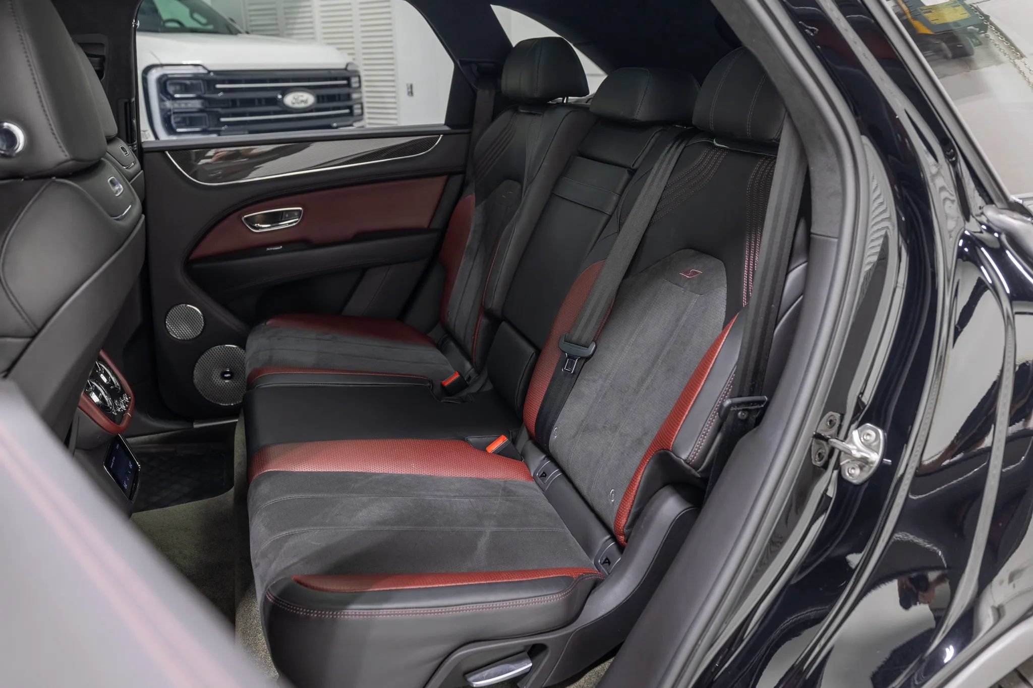 Used 2022 Bentley Bentayga AWD/4WD image 37