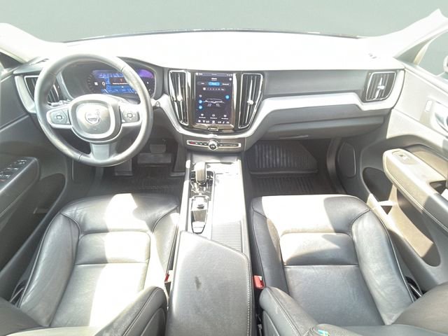 Used 2023 Volvo XC60 B5 Core image 32