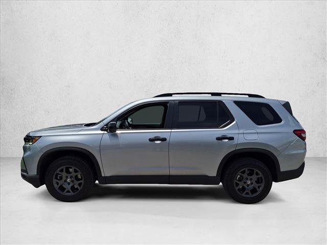 Used 2025 Honda Pilot TrailSport image 8