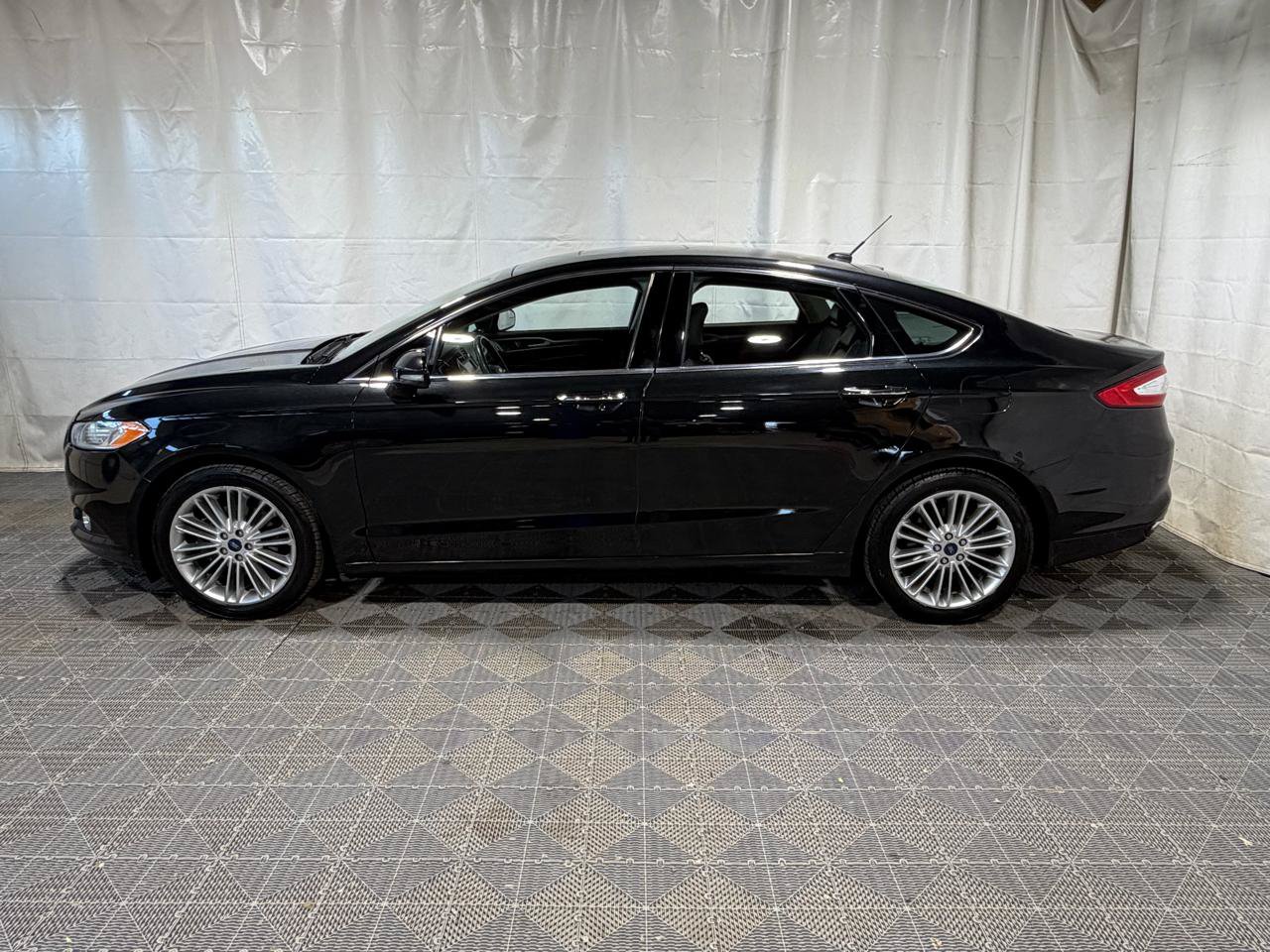 Used 2014 Ford Fusion SE w/ Equipment Group 202A FWD image 5