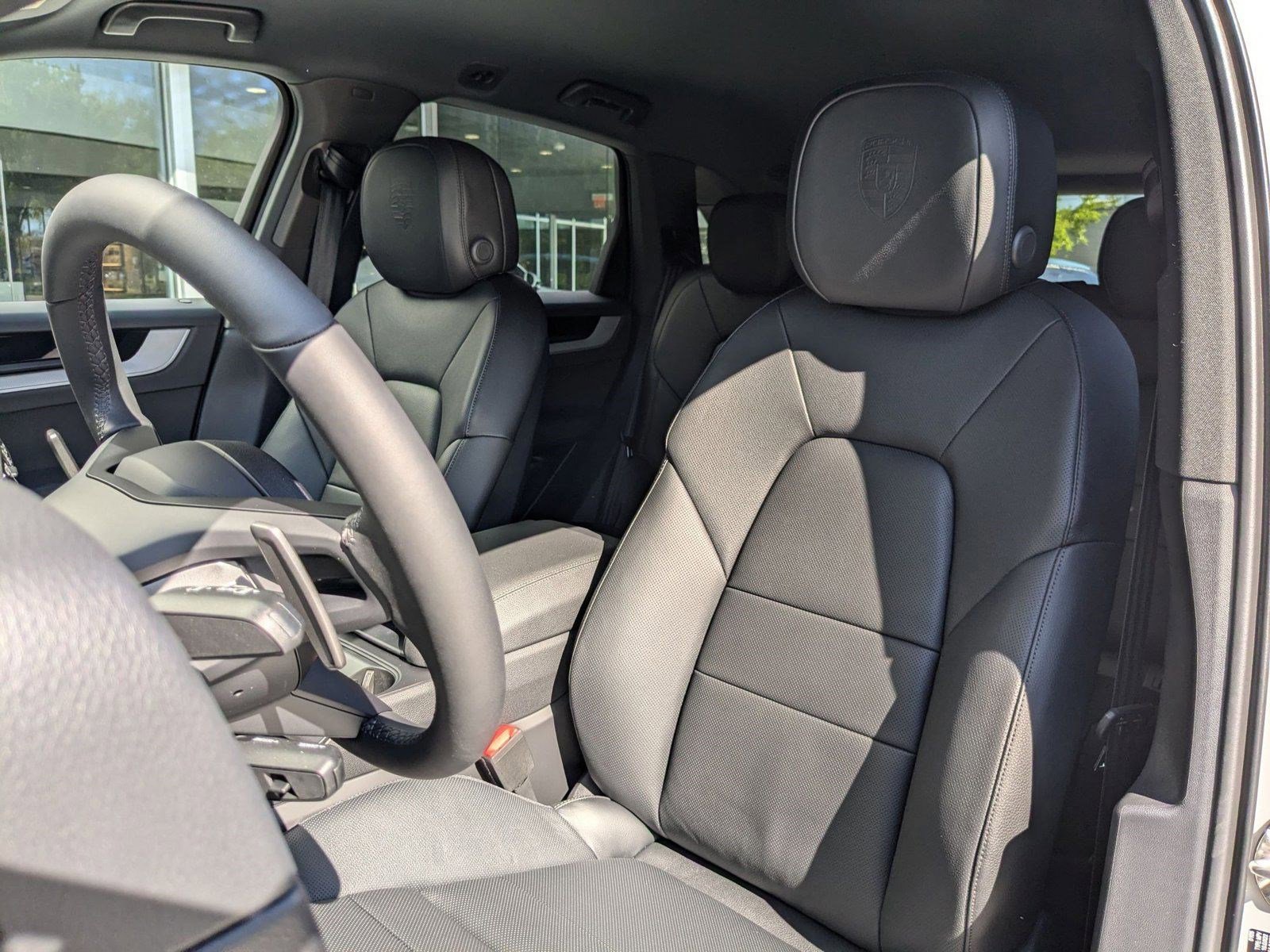 Certified 2025 Porsche Cayenne image 5