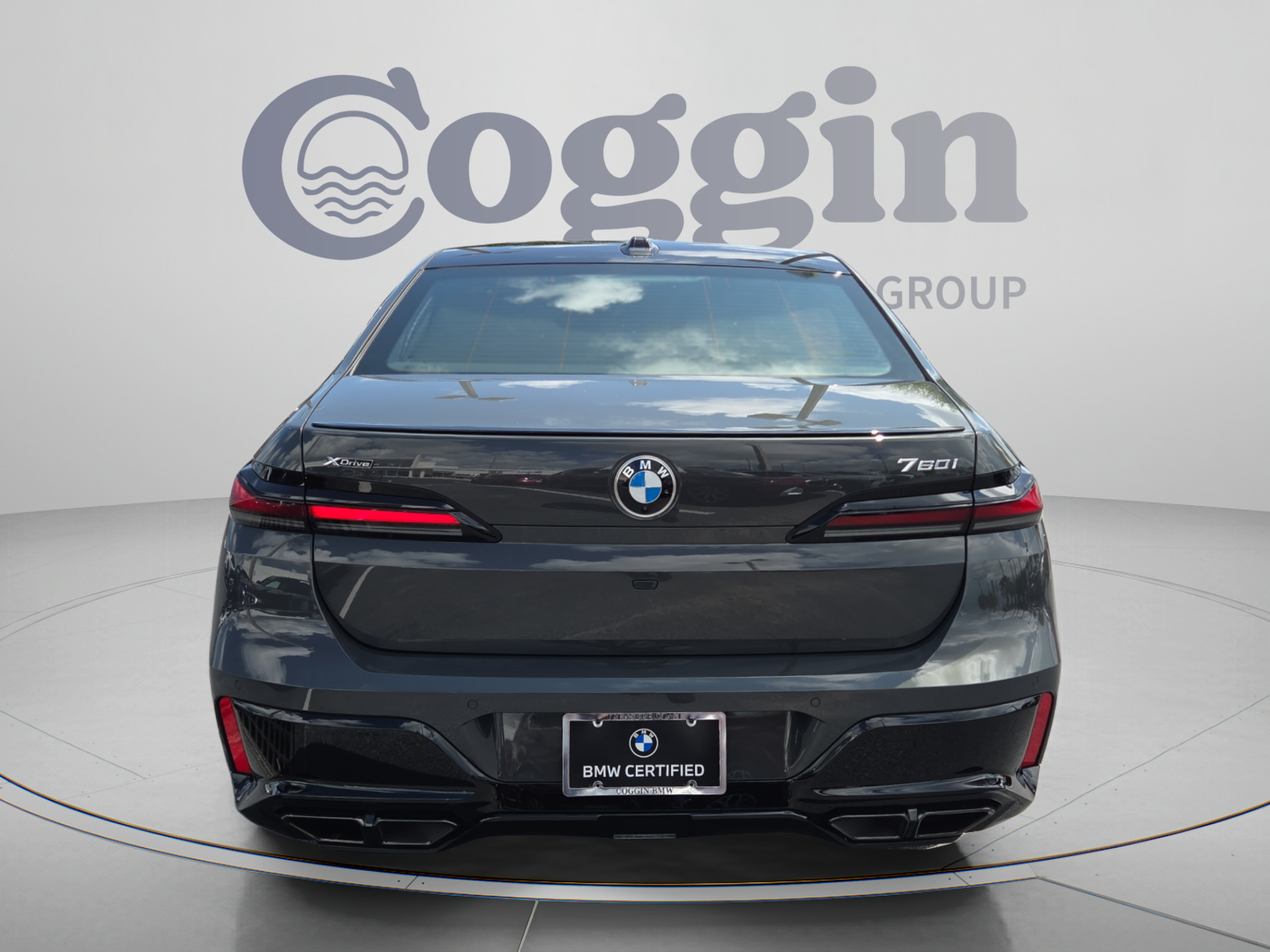Certified 2025 BMW 760i xDrive w/ Executive Package AWD/4WD image 4