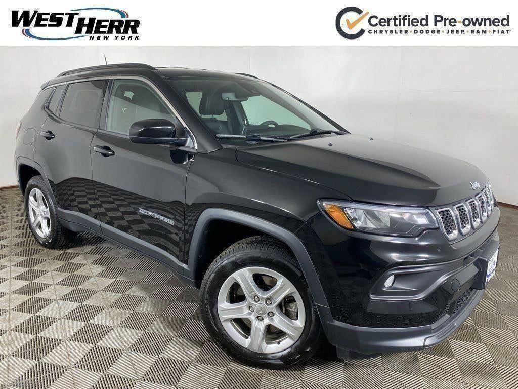 Used 2023 Jeep Compass Latitude w/ Convenience Group AWD/4WD image 28