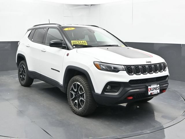 Used 2025 Jeep Compass Trailhawk AWD/4WD image 6
