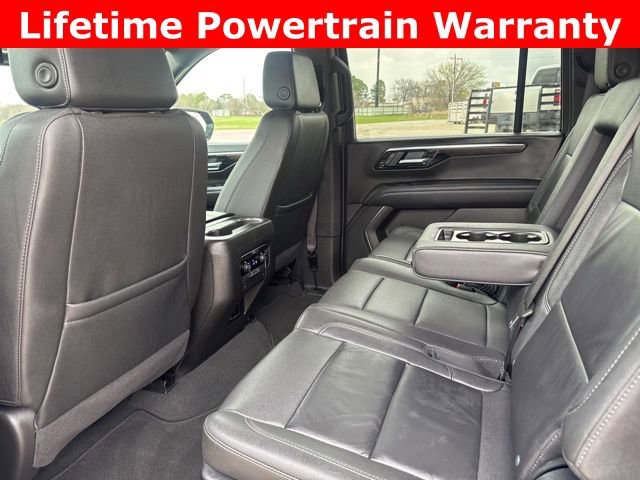Used 2025 Chevrolet Suburban Z71 image 25