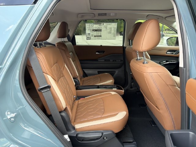New 2026 Nissan Pathfinder Platinum AWD/4WD image 17