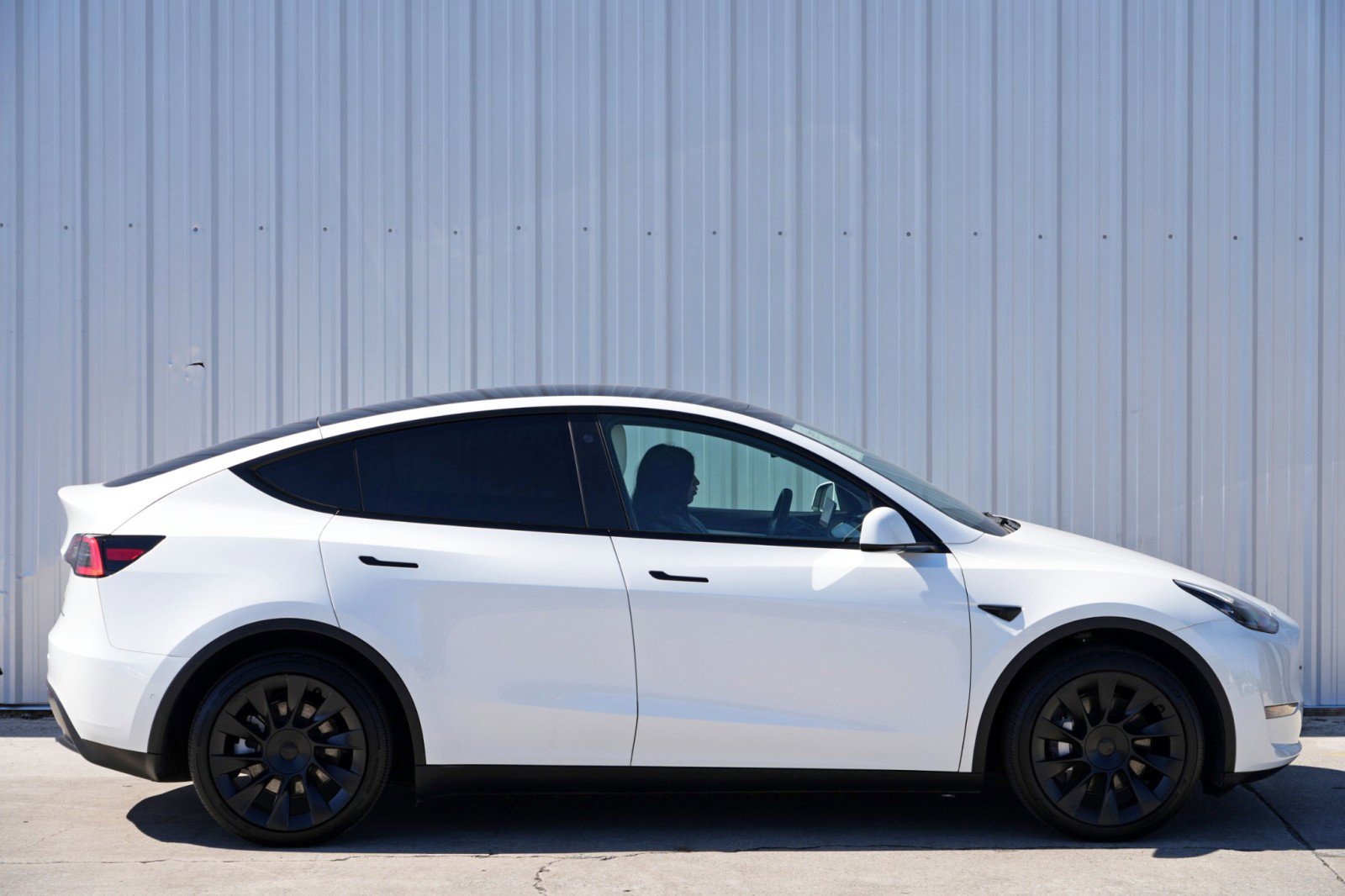 Used 2021 Tesla Model Y Long Range image 54