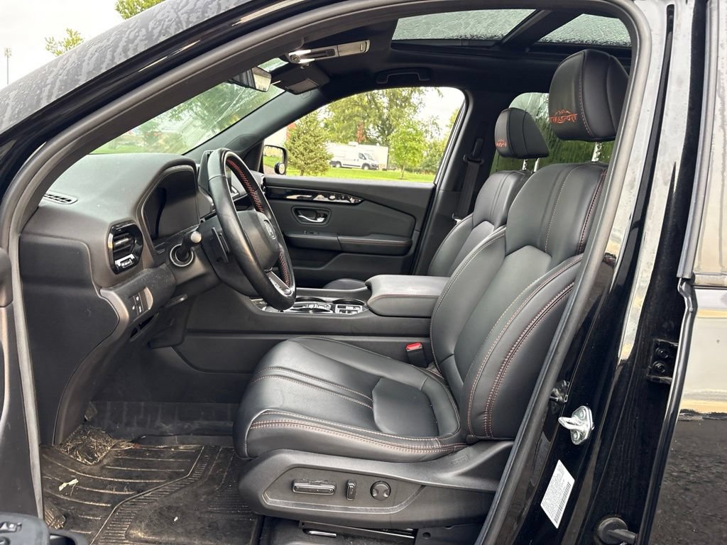 Used 2025 Honda Pilot TrailSport image 18