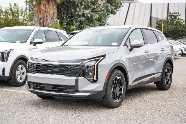 New 2027 Kia Sportage EX FWD image 4