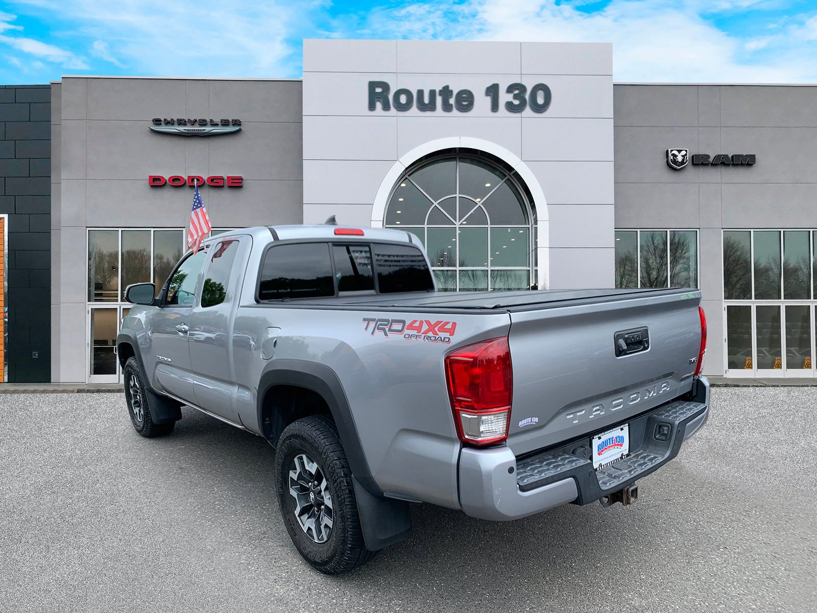 Used 2016 Toyota Tacoma TRD Off-Road w/ Premium & Technology Package AWD/4WD image 8