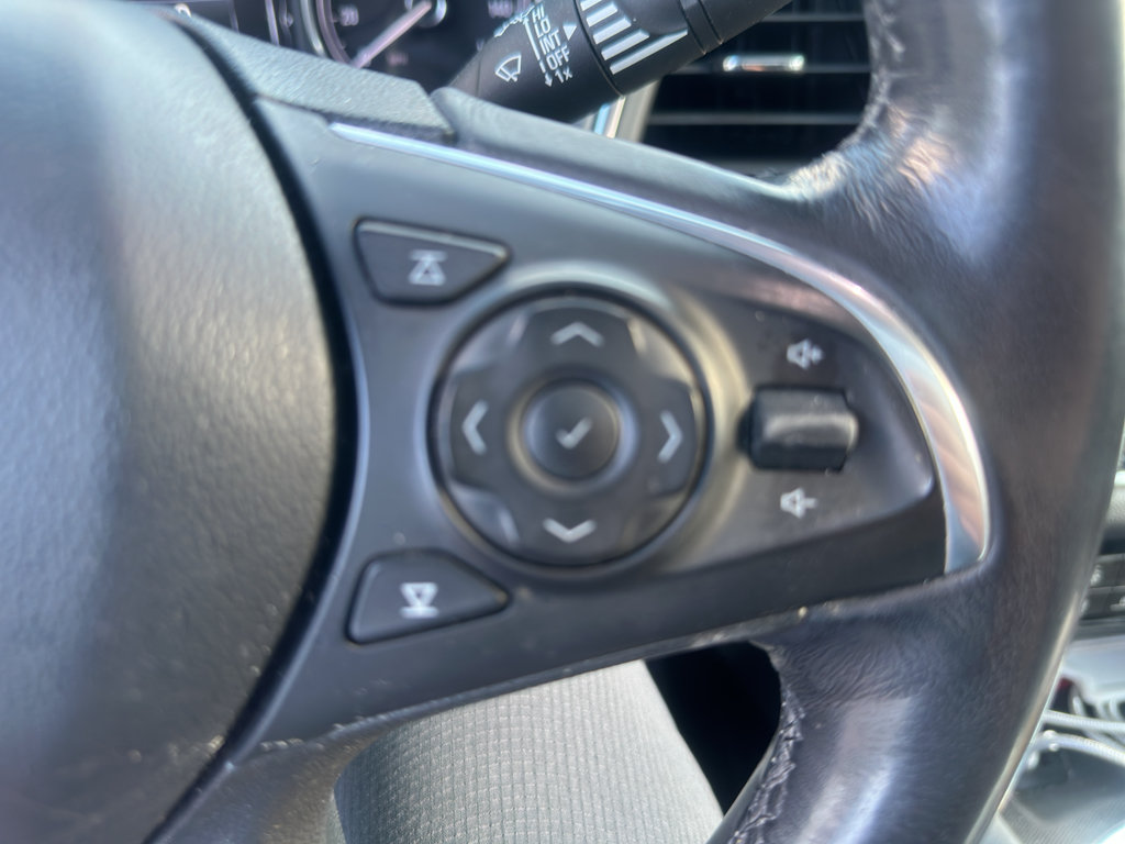 Used 2019 Buick Enclave Premium w/ Experience Buick Package FWD image 15