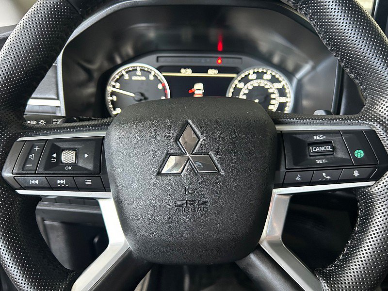 Used 2026 Mitsubishi Outlander SE FWD image 24