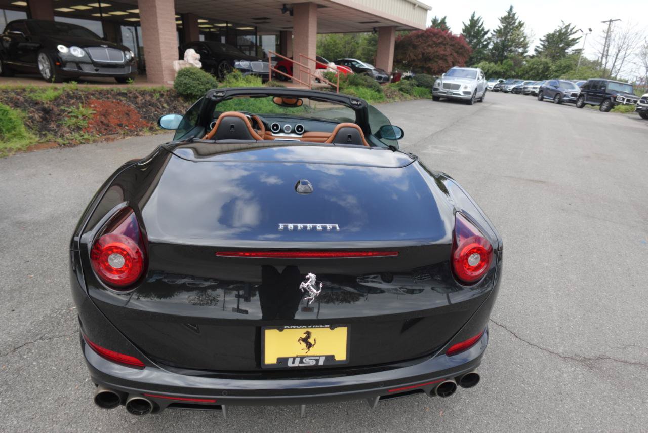 Used 2015 Ferrari California T RWD image 8