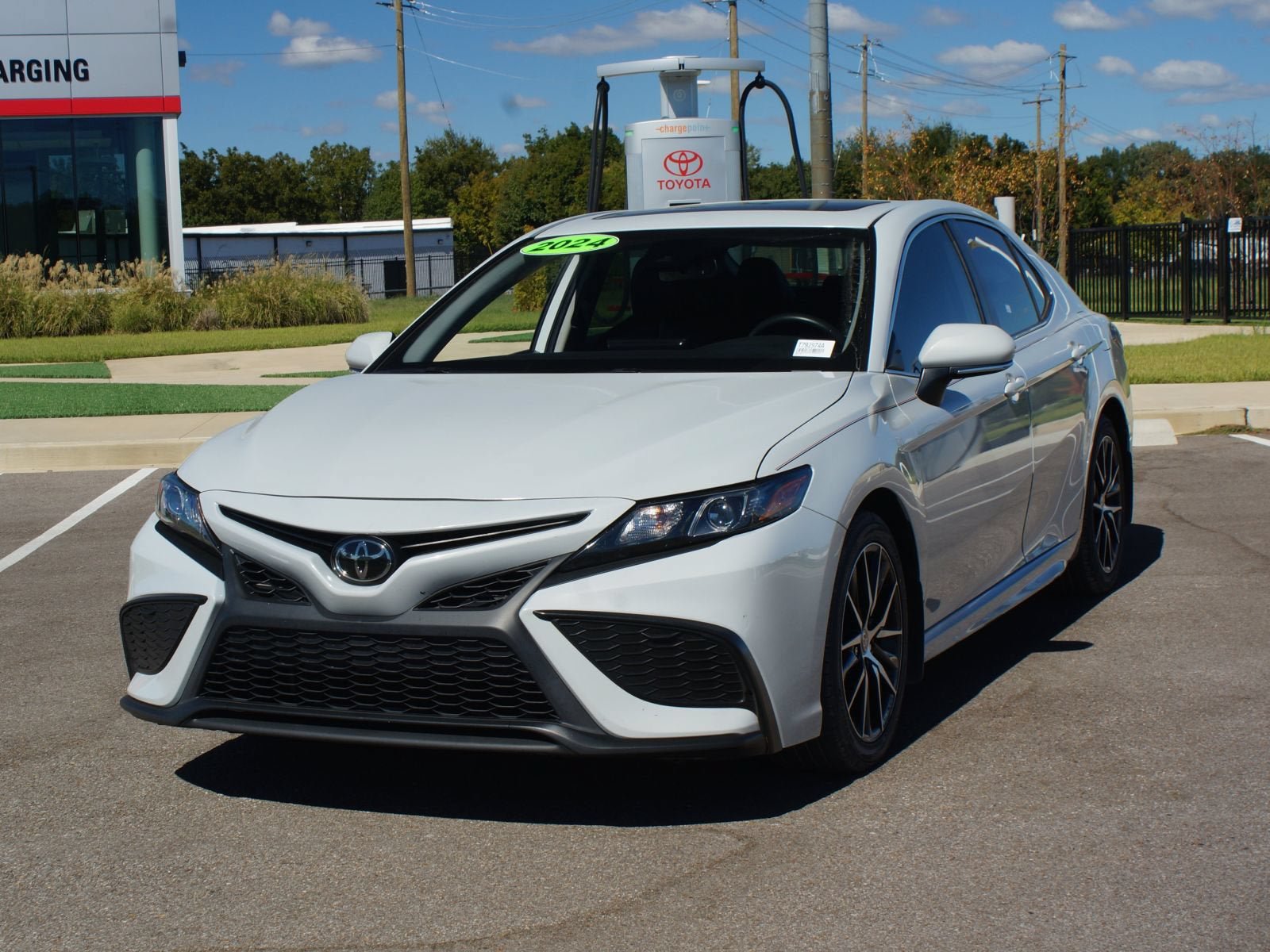Used 2024 Toyota Camry SE w/ Cold Weather Package FWD image 23